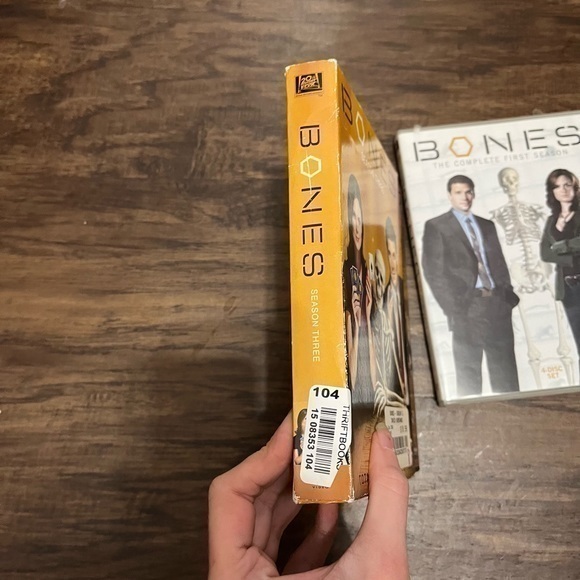 BONES By Kathy Reichs TV Show Season One & Season Three DVD Set - Picture 6 of 11